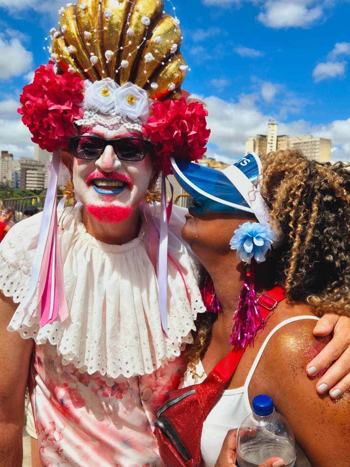 Fantasias super produzidas foram visualizadas no decorrer do cortejo 