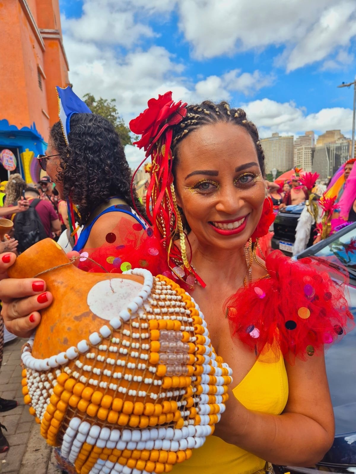 O sol iluminou a segunda-feira dos foli&otilde;es que foram at&eacute; o bloco