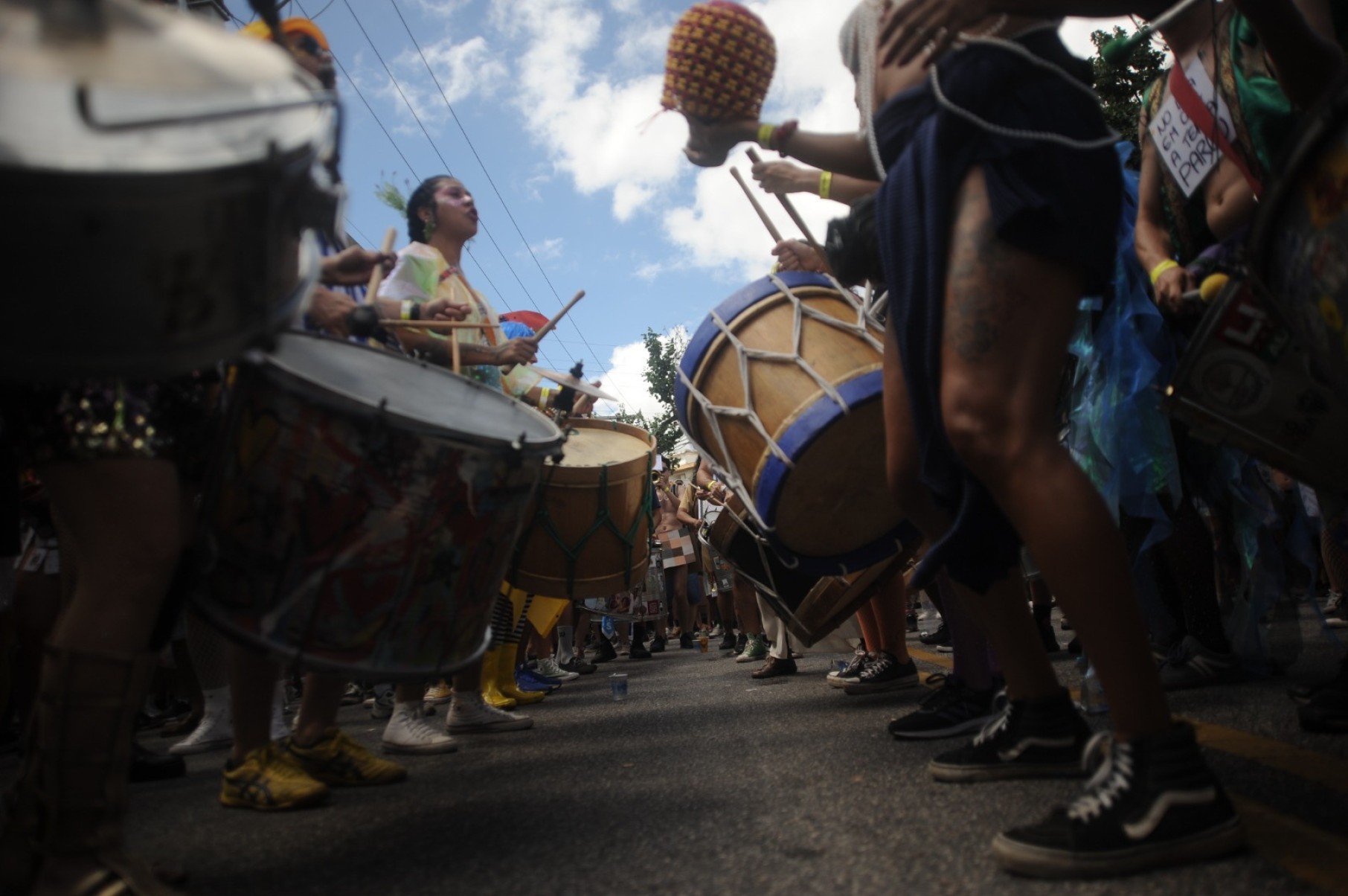 Desfile anima a segunda-feira da festa em BH