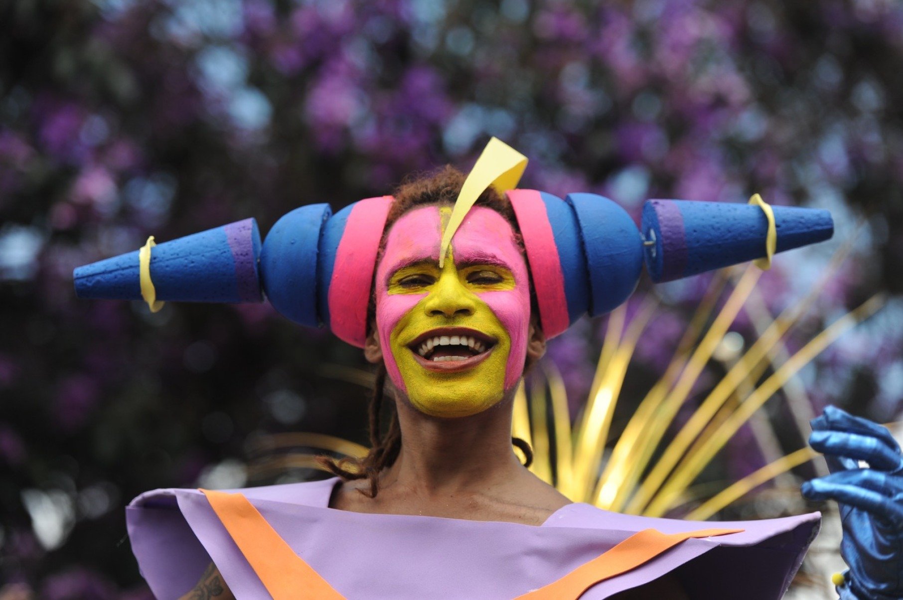 Desfile anima a segunda-feira da festa em BH