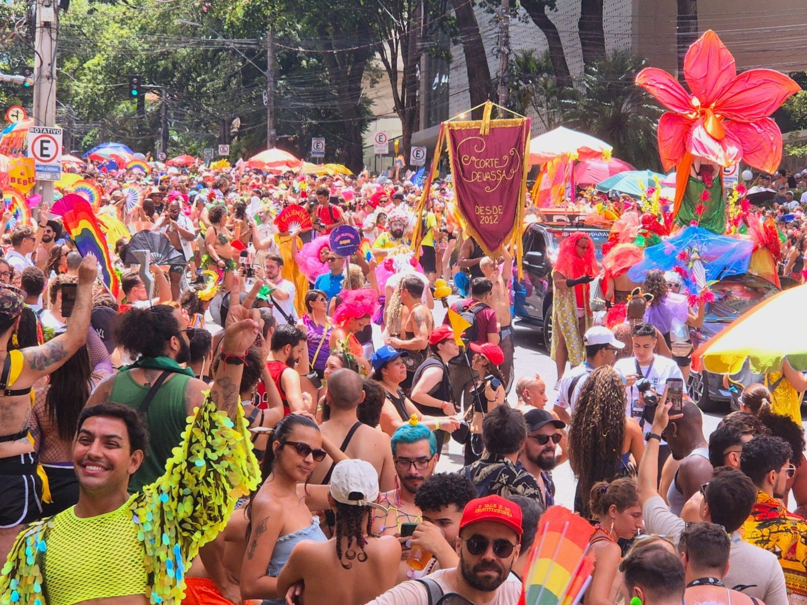 Bloco Corte Devassa re&uacute;ne foli&otilde;es nesta segunda-feira (16/2) 
