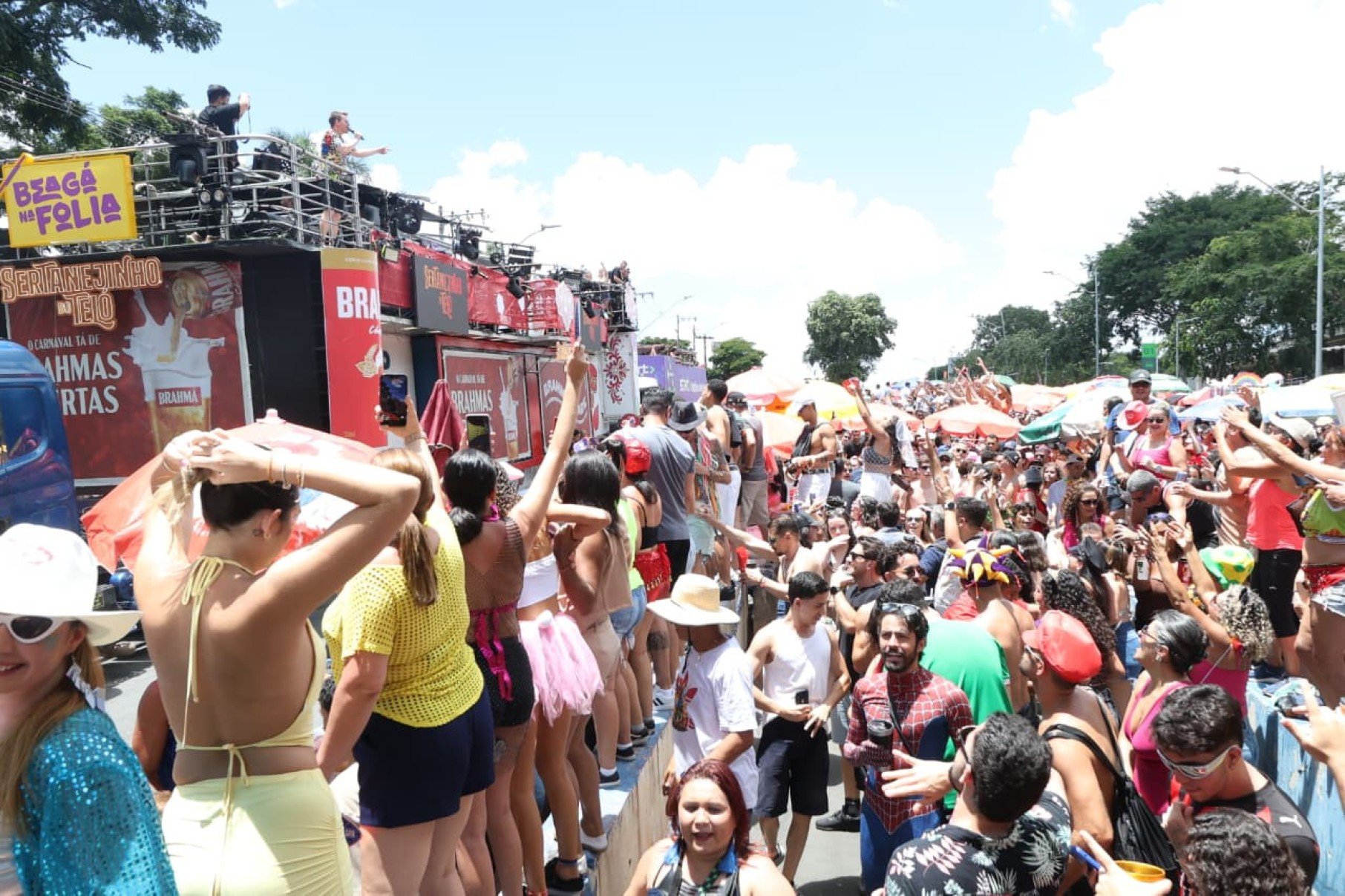 O bloco foi encerrado com a música atemporal 