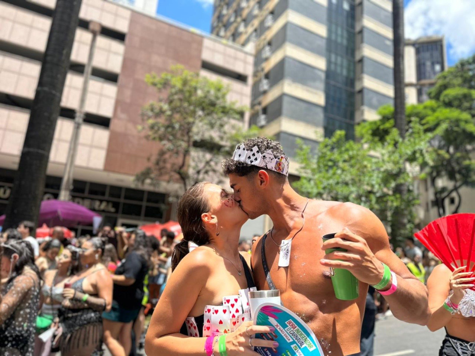 Ao lado de Chris MC, o artista embalou o p&uacute;blico em um clima de romance e rap 