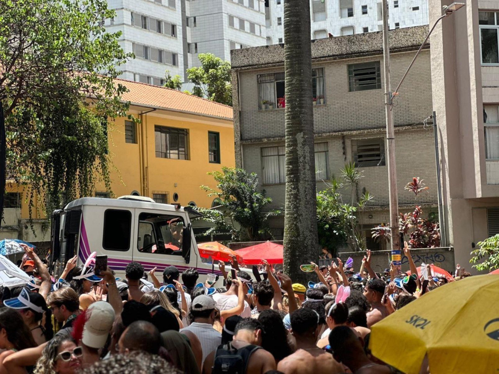 O bloco recebeu um bom público nesta segunda-feira (16/2) 