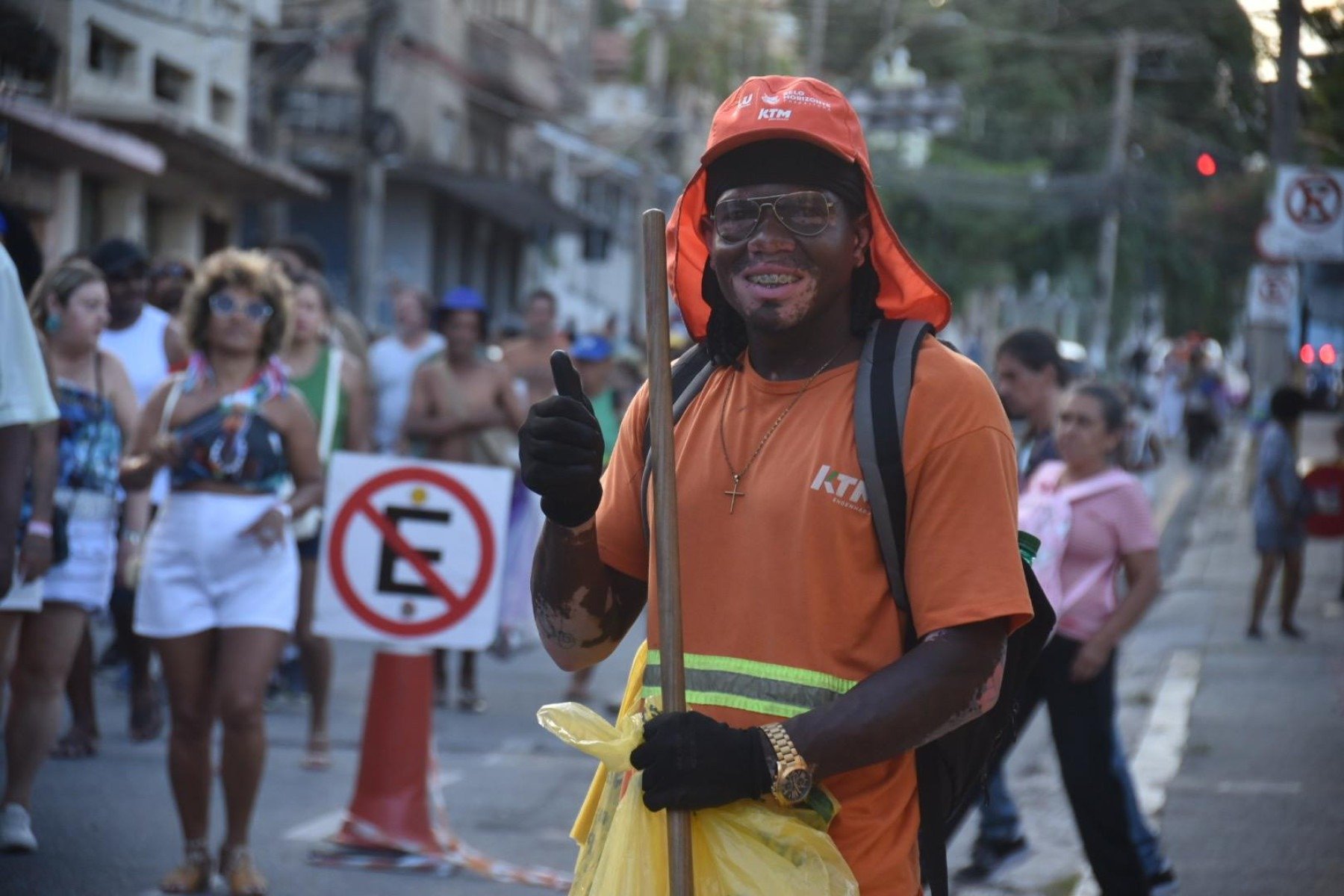 O Bloco Leão da Lagoinha tem tradição de homenagear os orixás. Em 2023, realizou homenagem para Zé Pelintra; em 2024, para Ogum; e em 2025, para Cosme e Damião