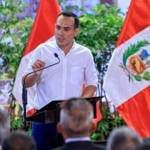 Congresso do Peru derruba presidente e declara cargo vago  -  AFP