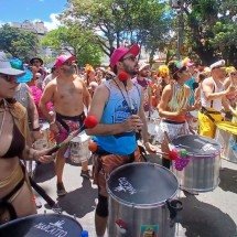 Bloco Juventude Bronzeada ironiza Bolsonaro e canta: 'Sem anistia' - Alessandra Mello