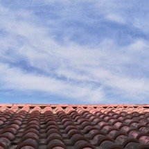 Tecnologia transforma telhados em aliados contra o calor - Freepik/ededchechine