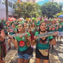 Veja fotos do Bloco Putz Grilla, que embalou foliões no ritmo dos anos 80 - Jair Amaral/EM/DA.Press