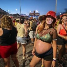 Acessibilidade: grávida de sete meses curte a folia no bloco Pisa na Fulô - Izabella Caixeta/EM/D.A Press