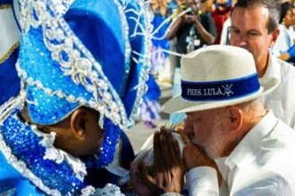 Agremiação divulgou nota na qual fala em 'interferência direta na nossa autonomia artística' -  (crédito: Eduardo Hollanda/Rio Carnaval)