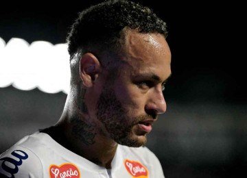 

Vítima de lance violento de Islan, do Velo Clube, pelo Paulista, Neymar recebeu apoio de torcedores e jogadores nas redes sociais -  (crédito: NELSON ALMEIDA / AFP)
