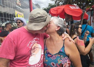 Antonino Aur&eacute;lio Mendes e Regina Sato est&atilde;o juntos h&aacute; 35 anos e j&aacute; curtiram o carnaval em Olinda, Ouro Preto e Recife -  (crédito: Izabella Caixeta/EM/D.A Press)