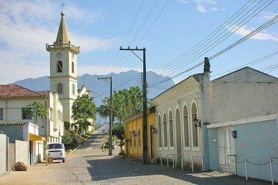 <p>Um município localizado entre a Serra do Mar e o litoral paranaense preserva um dos cenários históricos mais encantadores do Sul do Brasil.</p>
 -  (crédito: Äppelmos/Wikimédia Commons)