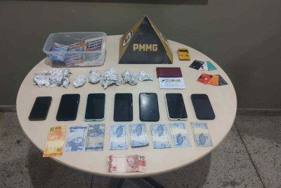 Dupla que furtou vários celulares no carnaval de Belo Horizonte é presa pela polícia
 -  (crédito: PMMG/Divulgação)