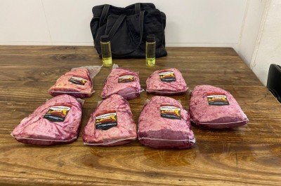 Irmãs furtam picanha em supermercado em Governador Valadares (MG), são flagradas pelas câmeras de segurança e presas pela PM -  (crédito: PMMG/Divulgação)