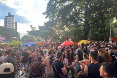 A Bartucada passa por sucessos do ax&eacute;, funk, rock, MPB, forr&oacute;, pagode, samba, sertanejo e pop ao longo do cortejo -  (crédito: Wellington Barbosa/EM/D.A Press)