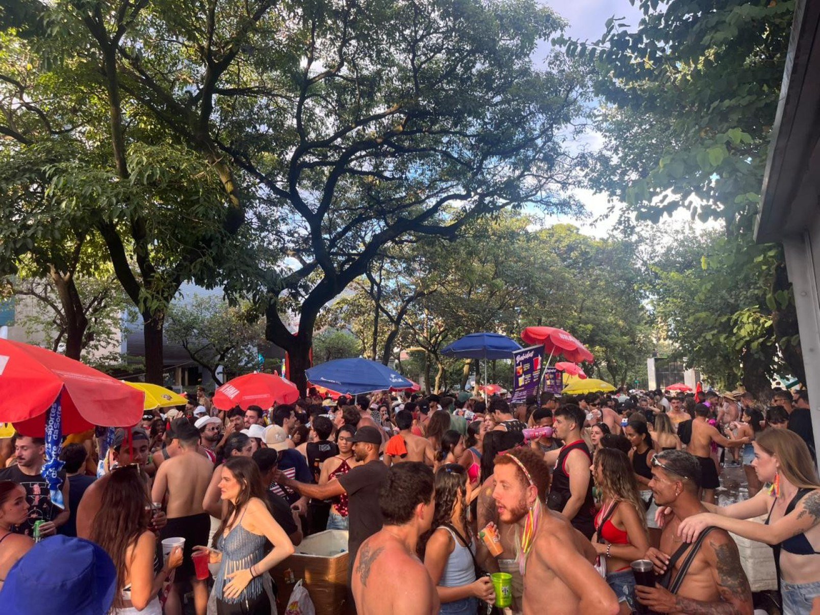 Repertório do bloco é eclético, com músicas que vão do funk ao pop