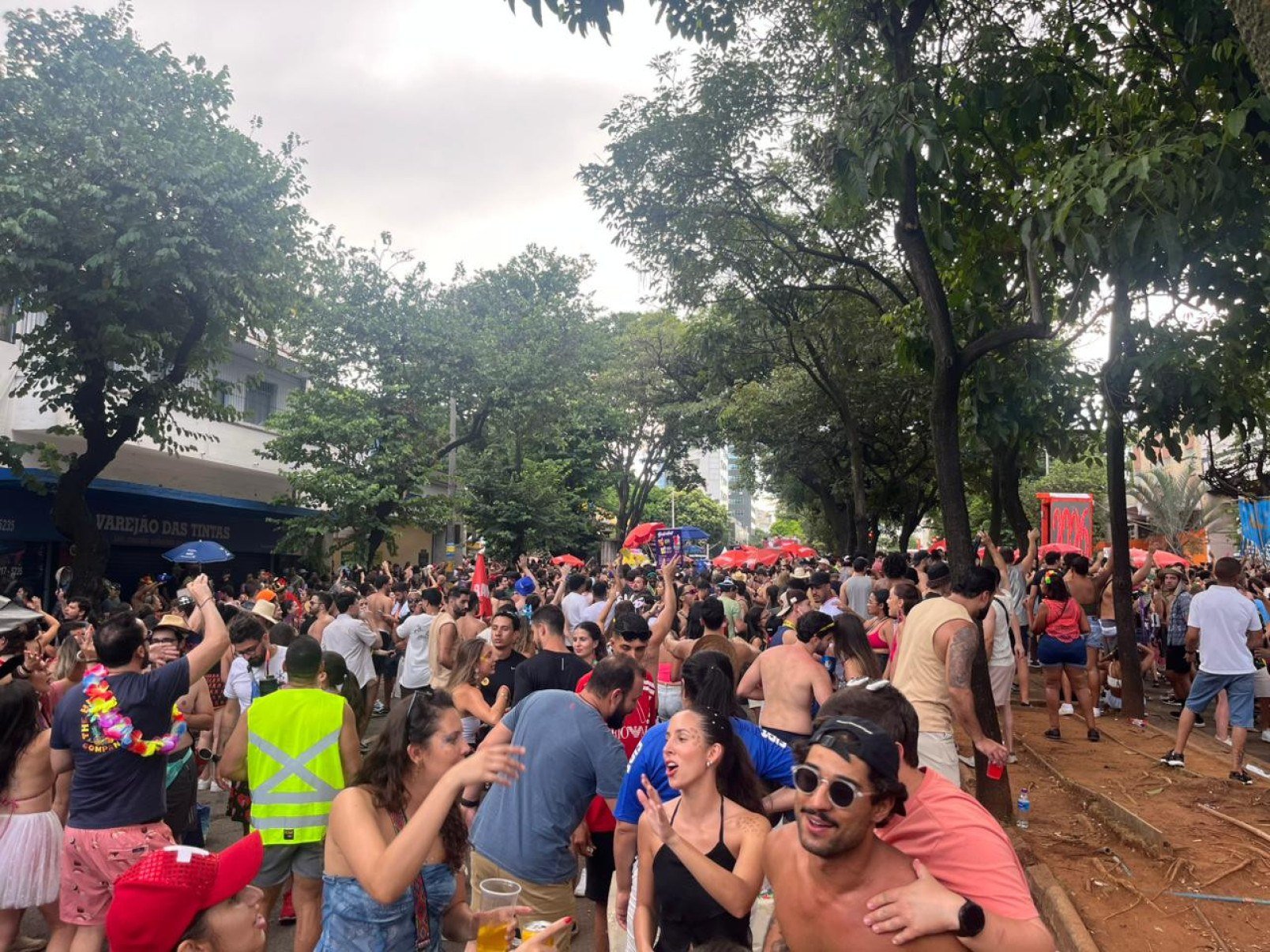 Repertório do bloco é eclético, com músicas que vão do funk ao pop