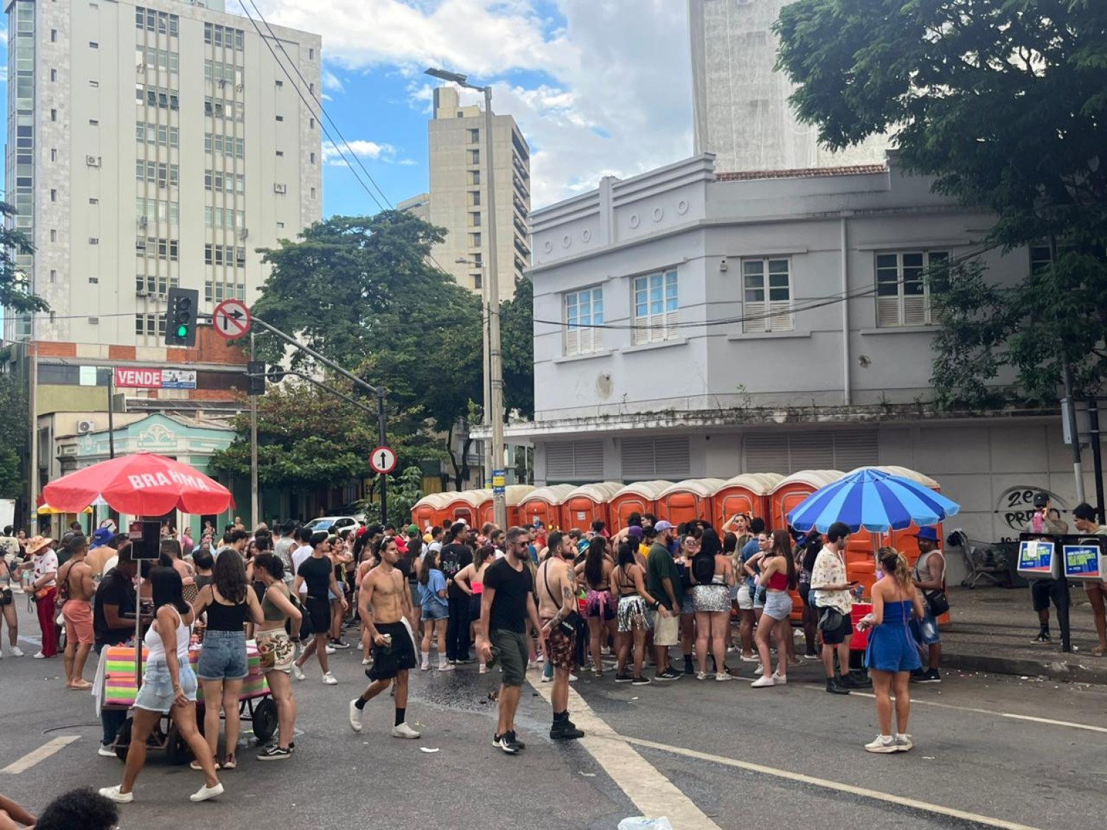 Ao longo de mais de 5 décadas, bloco já se apresentou mais de duas mil vezes pelo país