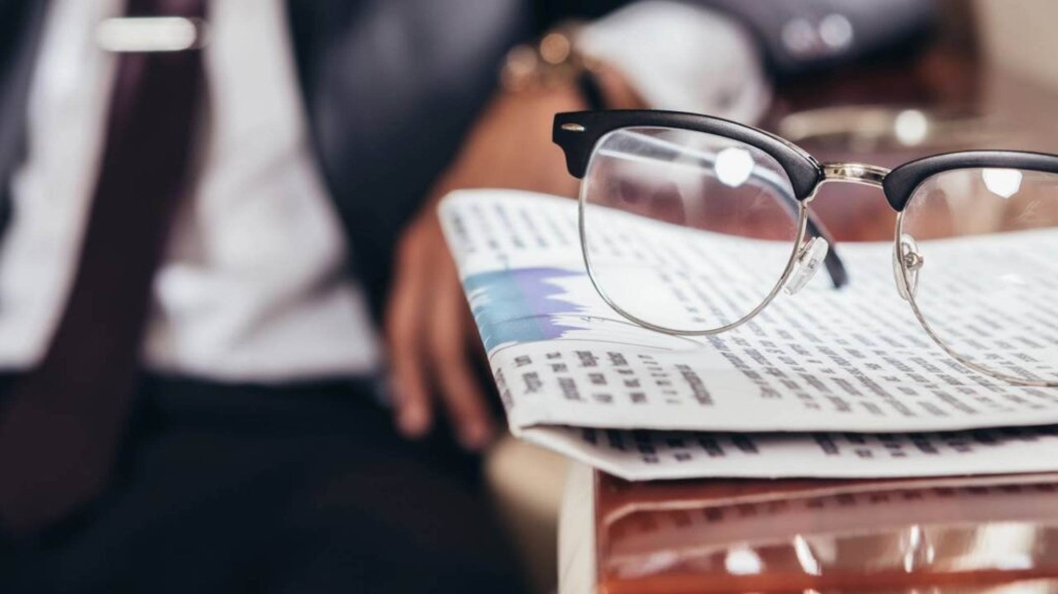 Do impresso ao digital: a queda do número de jornais no Brasil desde 2000 - Portal Giro 10