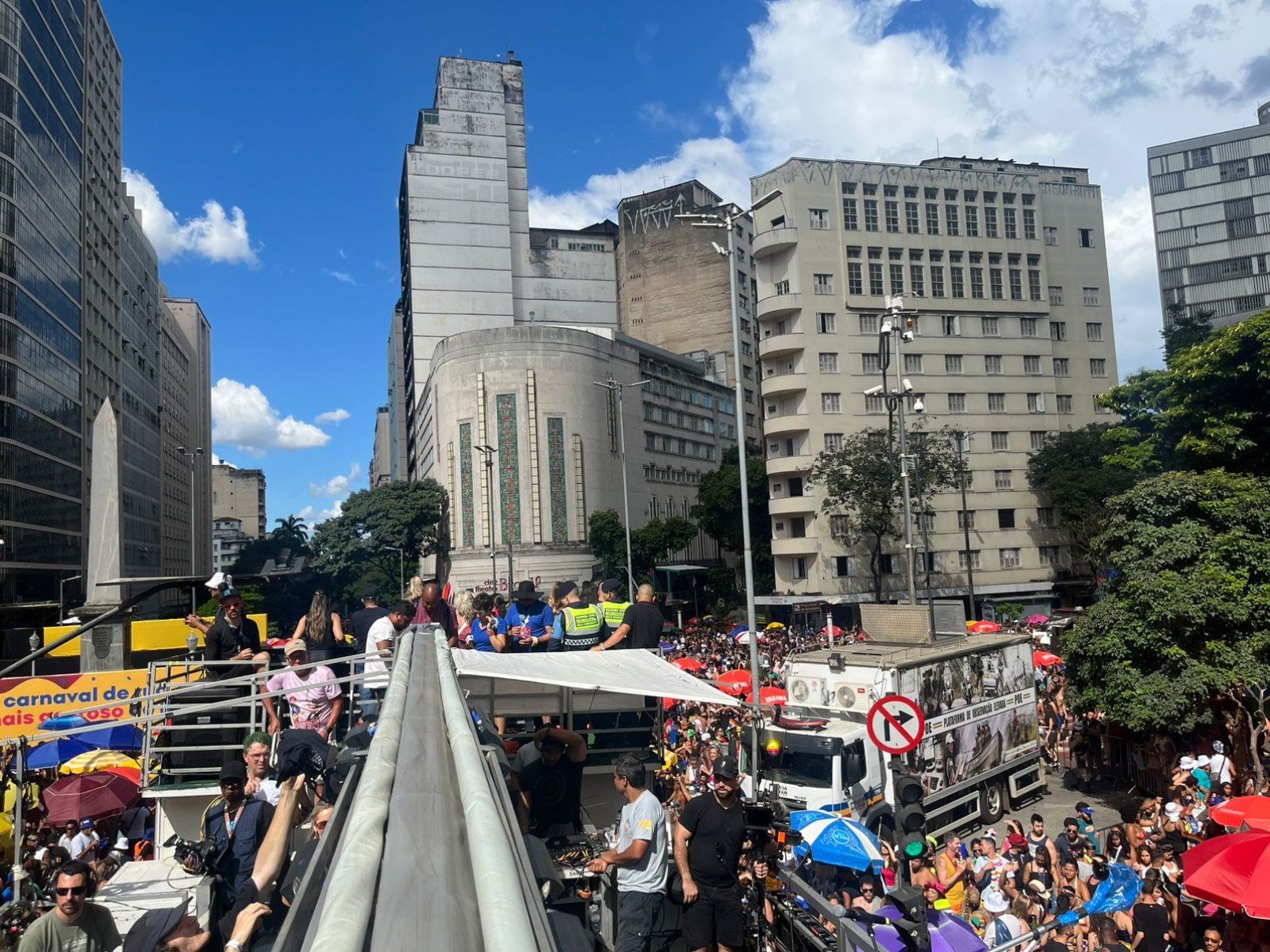 Praça Sete ocupada no show do Baianeiros