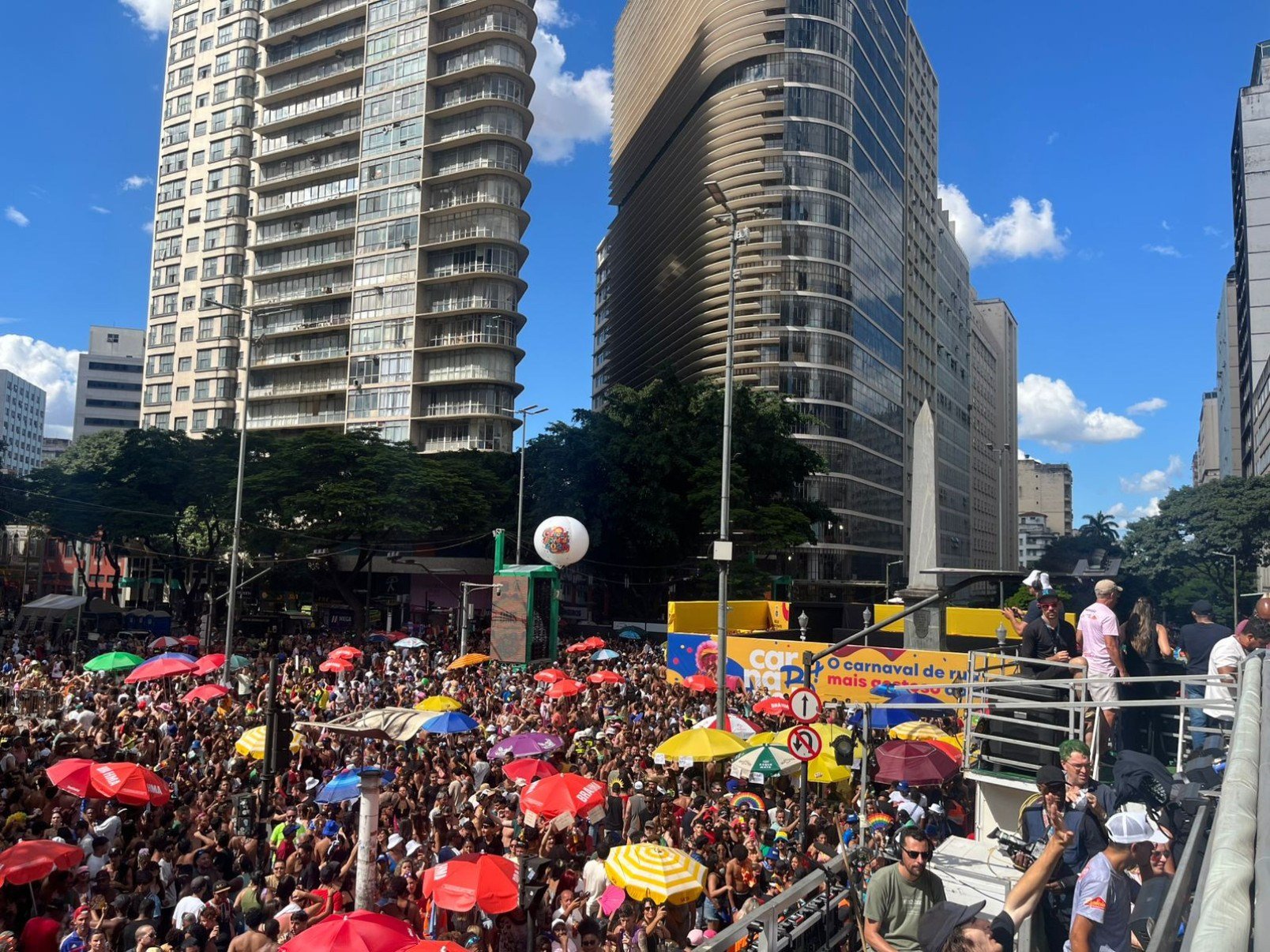 Praça Sete ocupada no show do Baianeiros