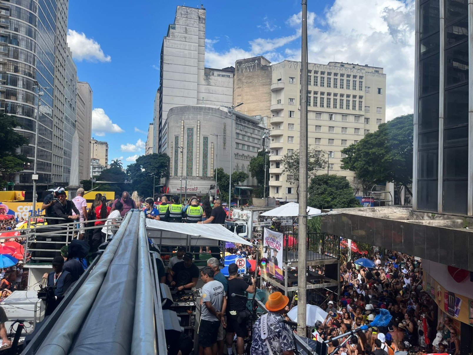 Praça Sete ocupada no show do Baianeiros