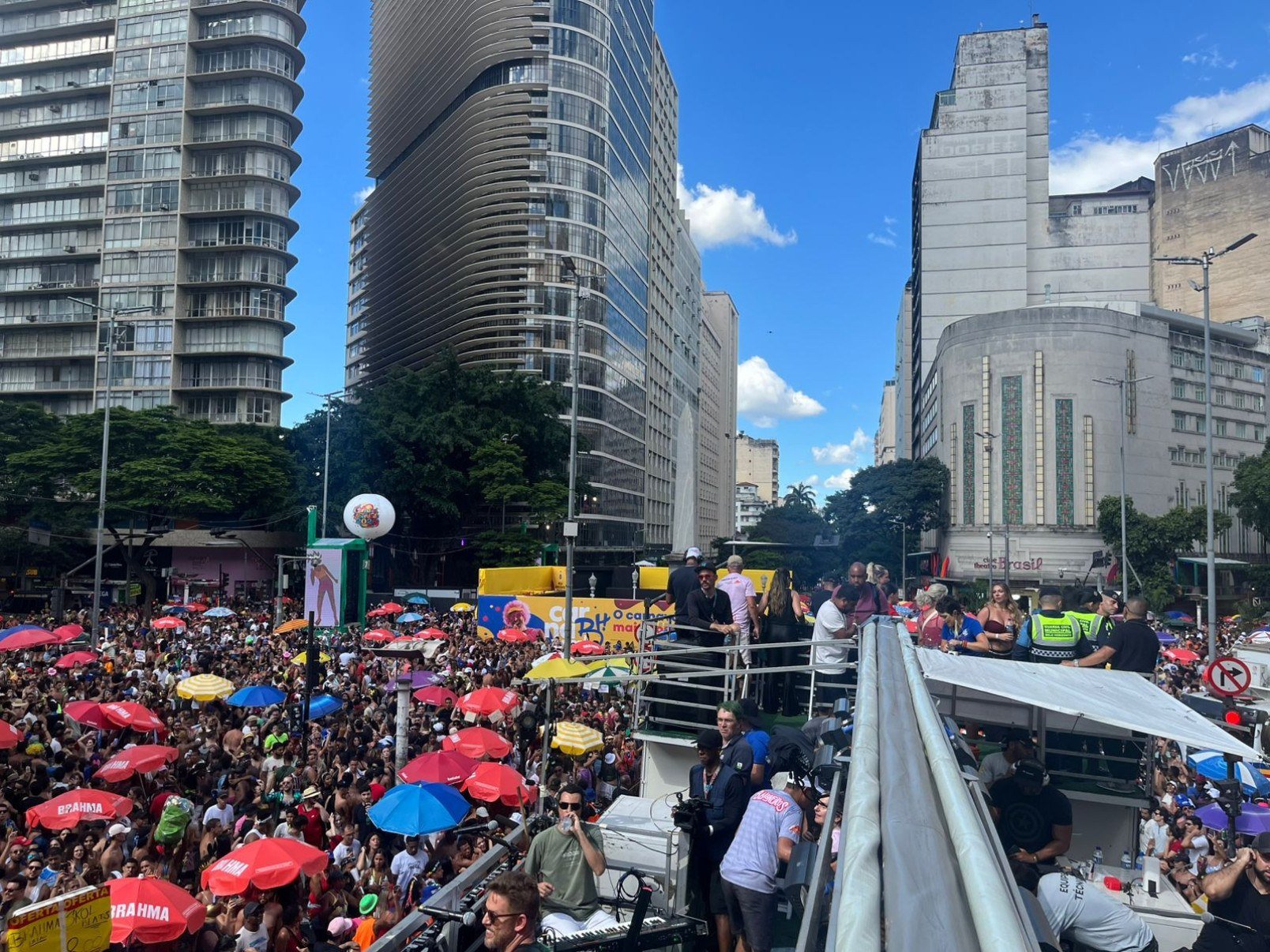 Praça Sete ocupada no show do Baianeiros