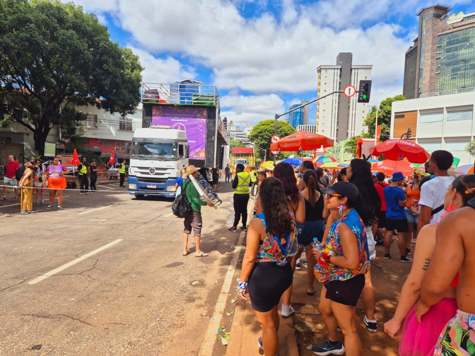 Ordinááários resgata grandes sucessos do pagode baiano e agita carnaval de BH