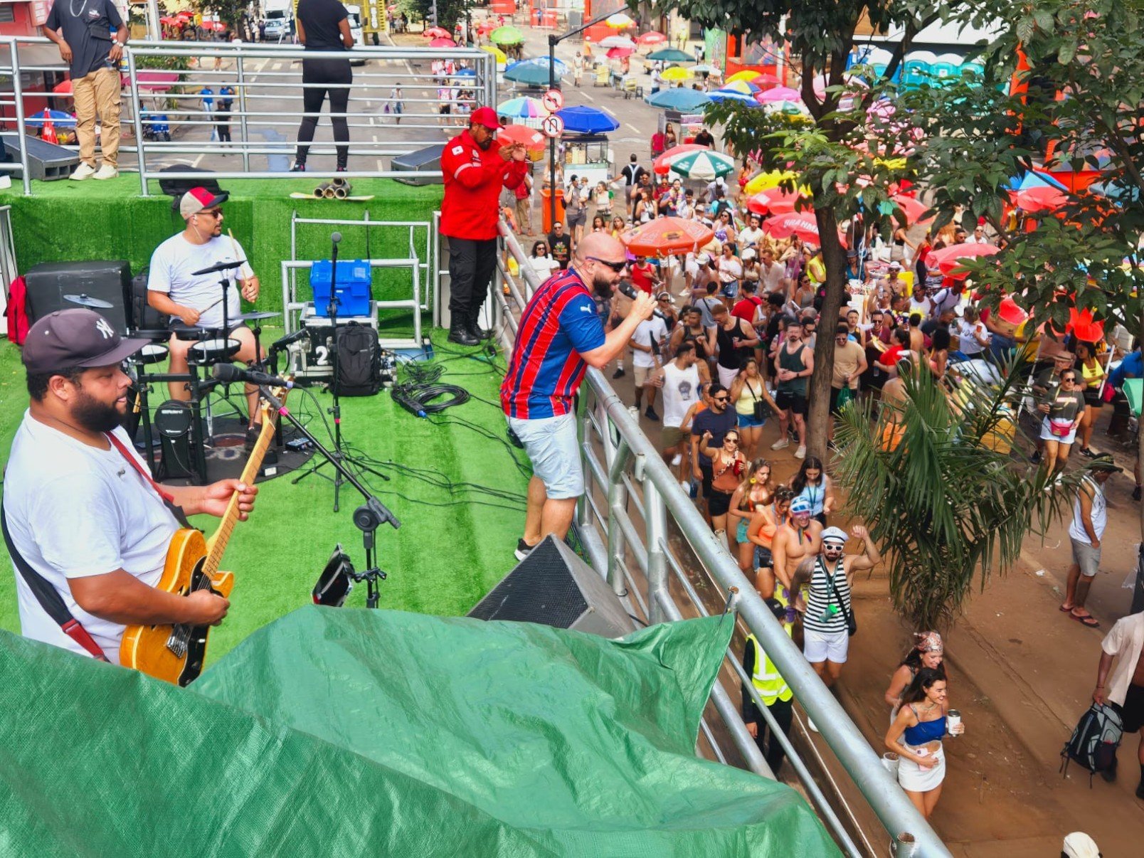 Ordinááários resgata grandes sucessos do pagode baiano e agita carnaval de BH