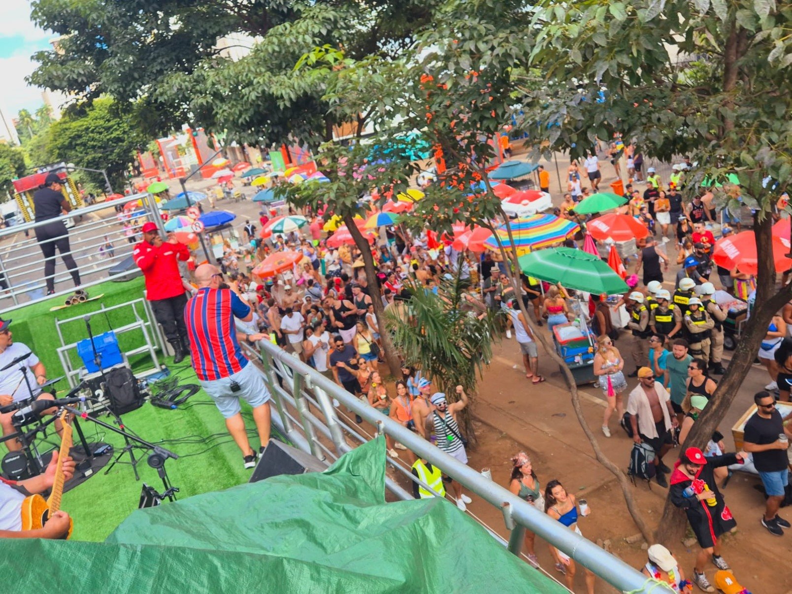 Ordinááários resgata grandes sucessos do pagode baiano e agita carnaval de BH