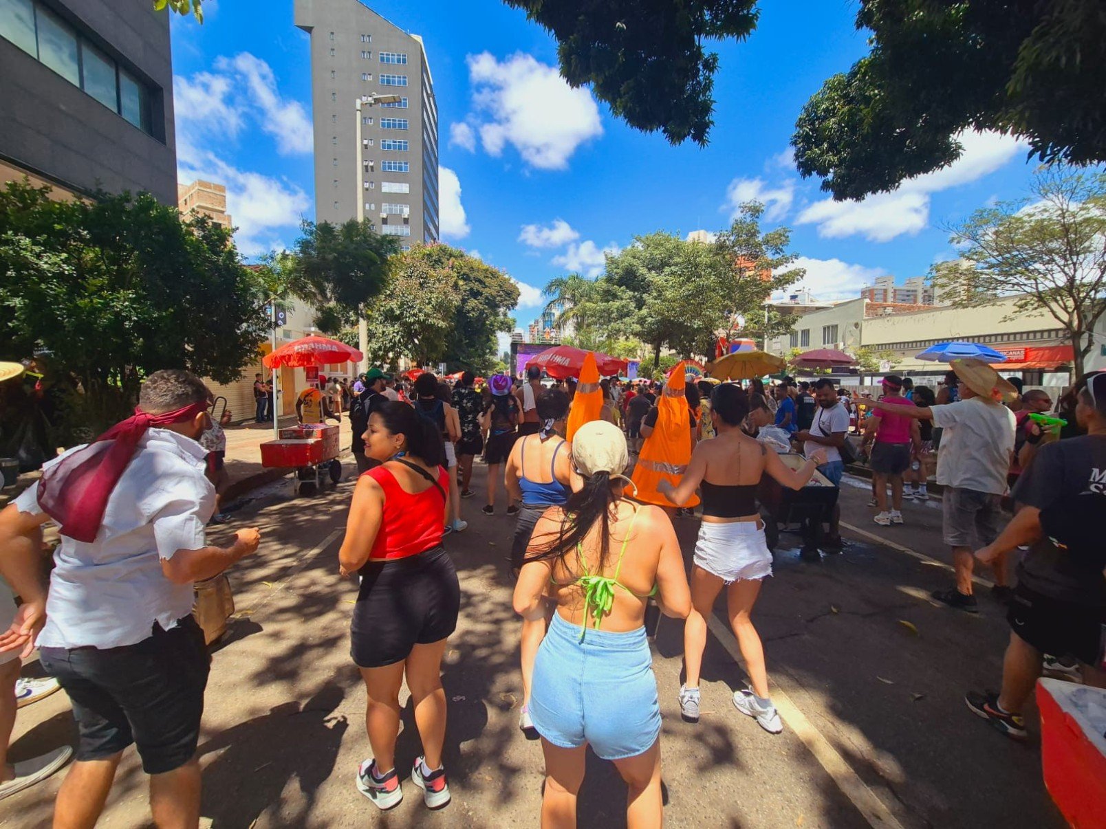 Ordinááários resgata grandes sucessos do pagode baiano e agita carnaval de BH