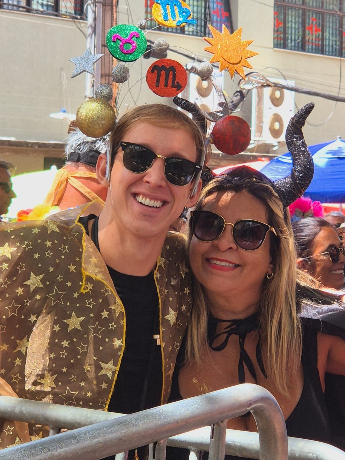 Foliões curtem o bloco Putz Grilla, em Belo Horizonte