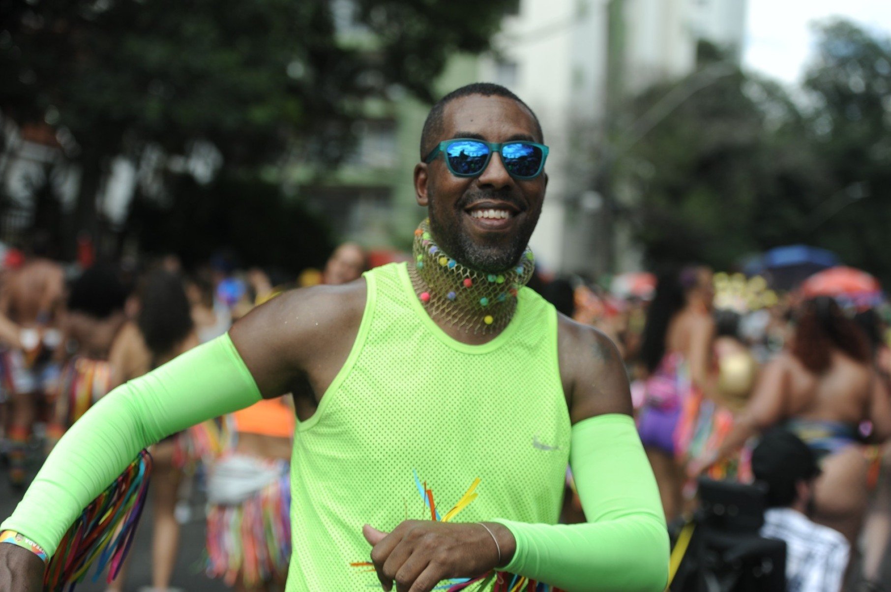 Foliões curtem o bloco Juventude Bronzeada