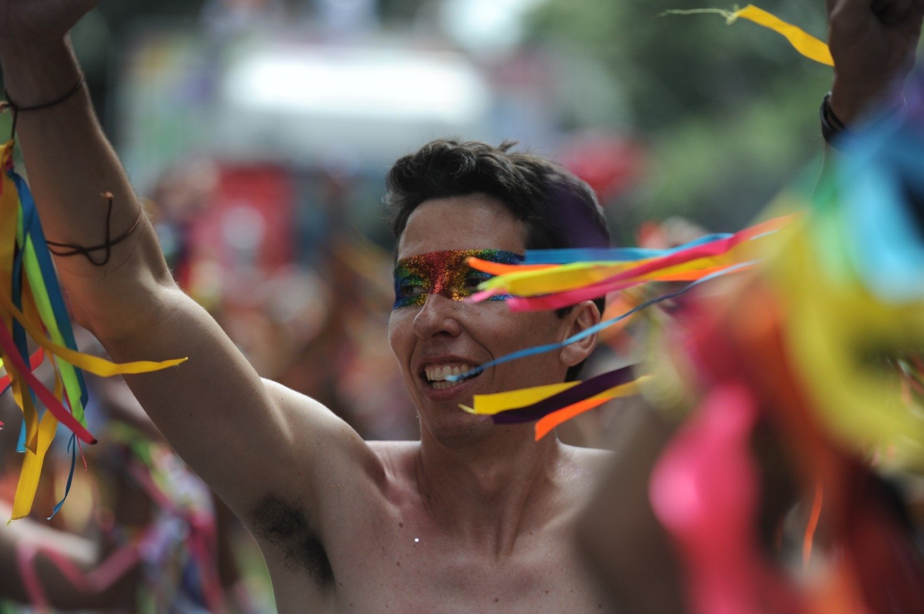Foliões curtem o bloco Juventude Bronzeada