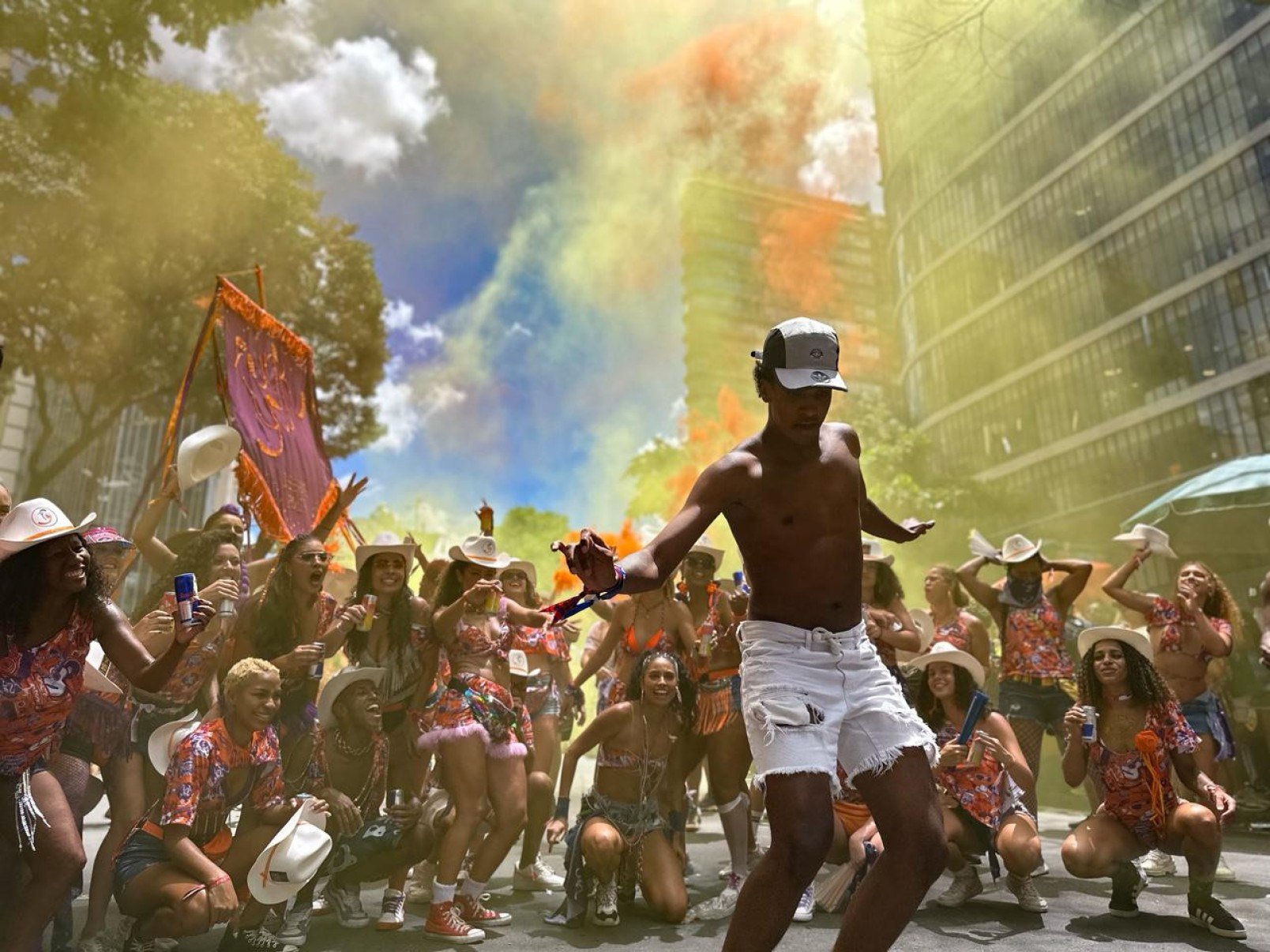 Ala do Passinho levou coreografias afiadas para o meio do cortejo