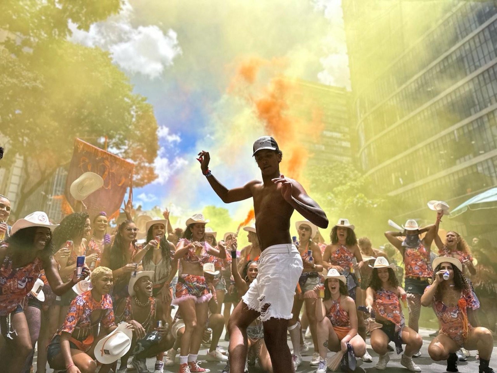 Ala do Passinho levou coreografias afiadas para o meio do cortejo