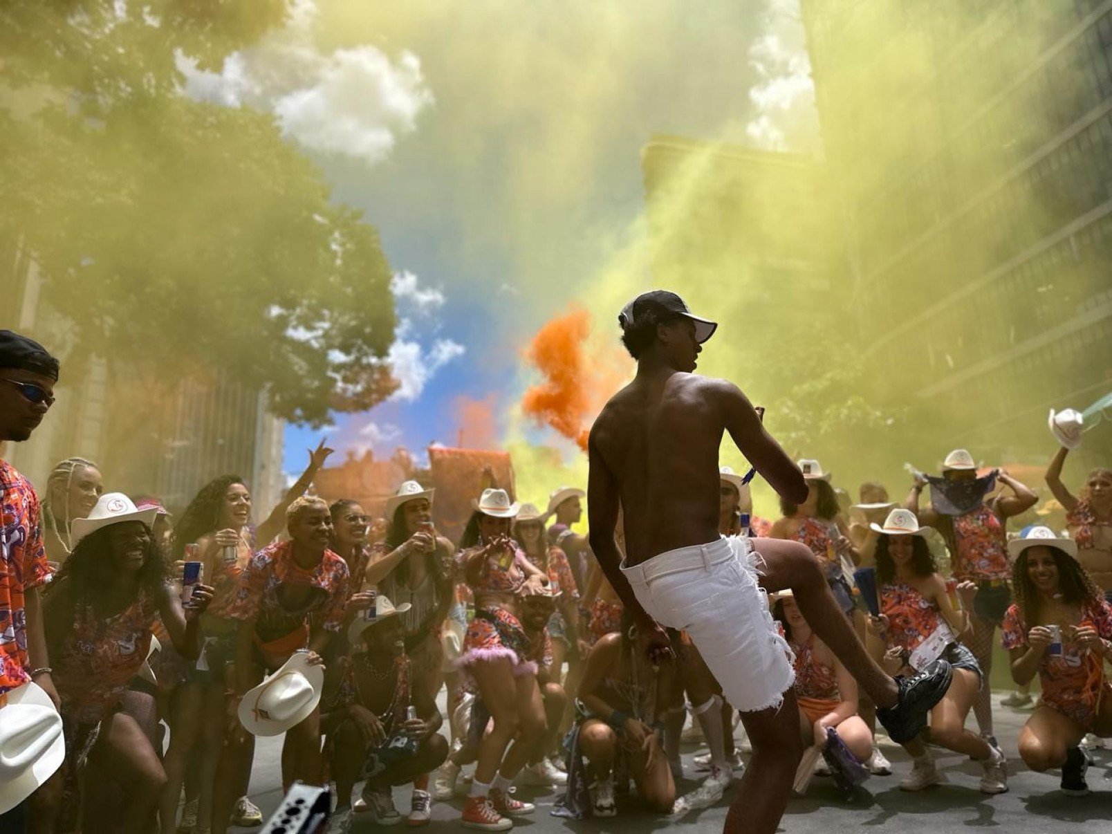 Ala do Passinho levou coreografias afiadas para o meio do cortejo