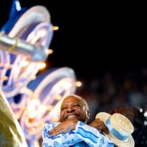 Martinho desfila e vibra na Vila Isabel: conheça a carreira do artista - Eduardo Hollanda FlickR Rio Carnaval
