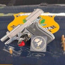 Passageira de BMW é presa com pistola semiautomática e munições na BR-040  - PRF/Divulgação