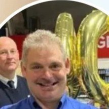 Viralizou:  Patrão pão-duro dá enroladinhos de salsicha a empregado para comemorar 40 anos de trabalho - Reprodução rede social