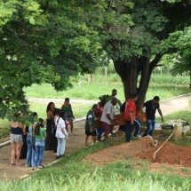 Menina de 10 anos morta em parquinho é sepultada sob aplausos em Vespasiano - Gladyston Rodrigues/EM D.A Press