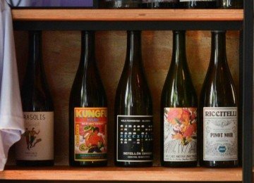 Em São Paulo, o Plou Vinhos aposta em carta de vinhos naturais com mais de 500 rótulos -  (crédito: Giuliana Nogueira/Divulgação)