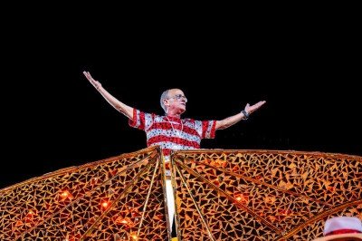 <p>Na Marquês de Sapucaí, a Unidos do Viradouro construiu um desfile em que a emoção falou mais alto que qualquer efeito visual. Afinal, o enredo “Pra Cima, Ciça!” reverenciou Mestre Ciça (Moacyr da Silva), uma das grandes referências do samba.</p>
 -  (crédito: Viradouro - Rio Carnaval - Fotos: Eduardo Hollanda)