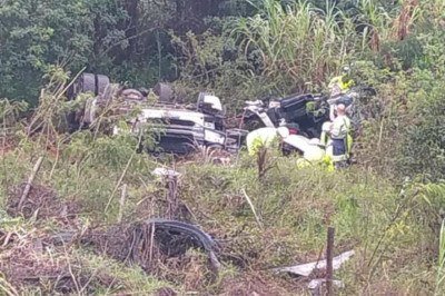 O capotamento foi registrado na BR-040, em Nova Lima -  (crédito: CBMMG)
