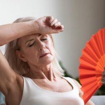 Verão intensifica fogachos da menopausa - Freepik
