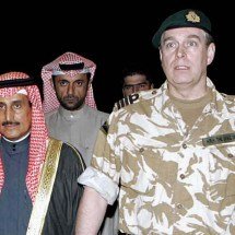 Ex-príncipe Andrew, de 'herói' das Malvinas a pária da família real britânica - YASSER AL-ZAYYAT / AFP