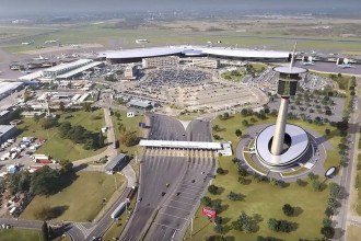 Vista aérea do Aeroporto de Ezeiza, em Buenos Aires, na Argentina -  (crédito: Npo80/Wikiimedia commons)