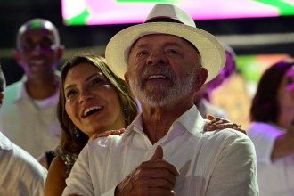 Lula e Janja em camarote na Marquês de Sapucaí -  (crédito: Pablo PORCIUNCULA / AFP)